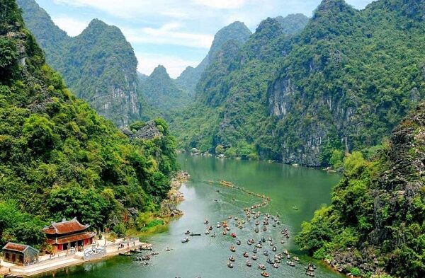 Tour Tràng An 3 Ngày 2 Đêm Trọn Gói Cung Cấp Những Dịch Vụ Gì?