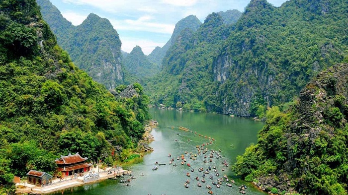 Tour Tràng An 3 Ngày 2 Đêm Trọn Gói Cung Cấp Những Dịch Vụ Gì?