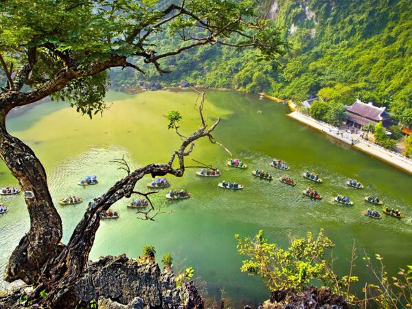 Thông Tin Mới Nhất Về Giá Vé Tham Quan Tràng An Năm 2025