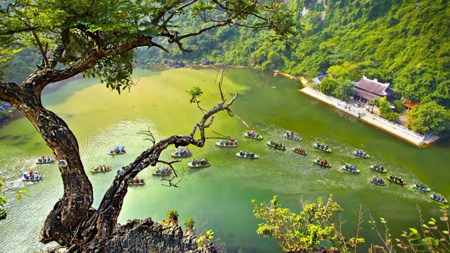 Thông Tin Mới Nhất Về Giá Vé Tham Quan Tràng An Năm 2025