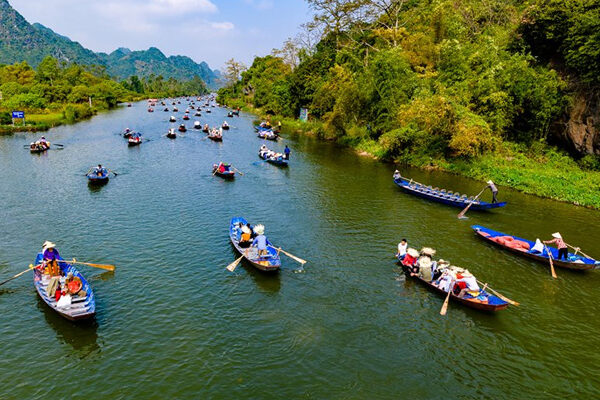 Top 5 Địa Điểm Tổ Chức Gala Lunch Lý Tưởng Khi Đi Du Lịch Chùa Hương 1 Ngày